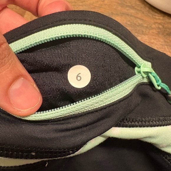 Lululemon Run Inspire Crop II Athletic Leggings Size 6 - Picture 5 of 5